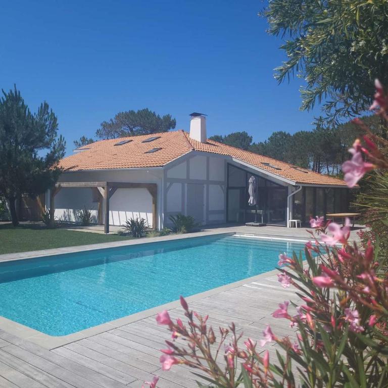 Villa avec piscine - 11 pers., Ã 300m de la plage - FR-1-877-10 - Villa - 1