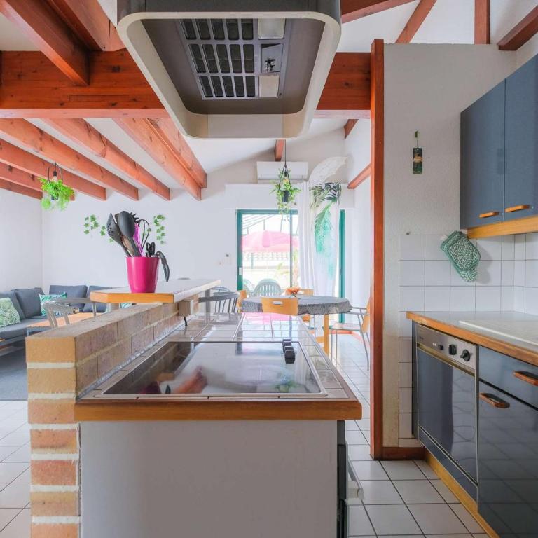 Appartement avec terrasse centrale - 4 pers. - FR-1-877-2 - Apartamento - 4
