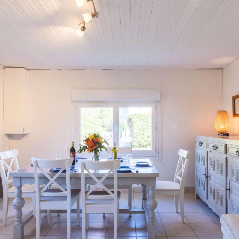 Charmante maison avec parking - 6 pers. Près du lac - FR-1-877-7 - Maison de Vacances - 10