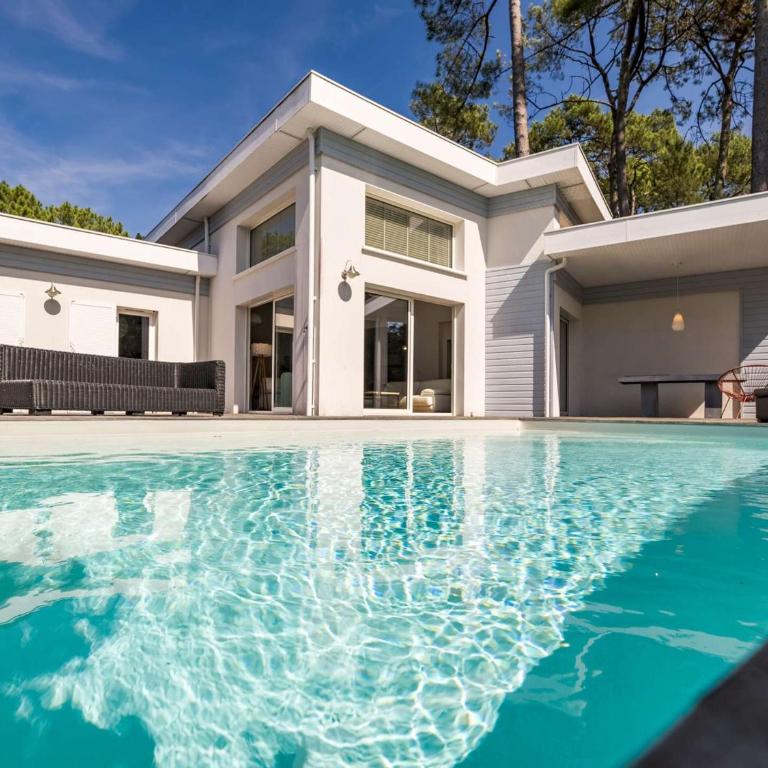 Villa familiale avec piscine - 10 pers. - FR-1-877-21 - Villa - 1