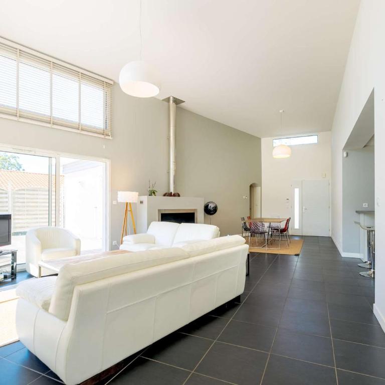 Villa familiale avec piscine - 10 pers. - FR-1-877-21 - Villa - 11