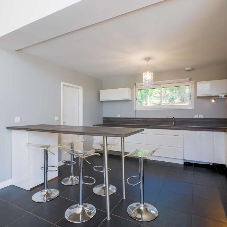 Villa familiale avec piscine - 10 pers. - FR-1-877-21 - Villa - 13