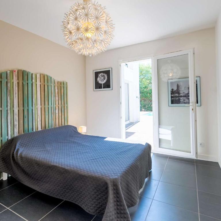 Villa familiale avec piscine - 10 pers. - FR-1-877-21 - Villa - 22