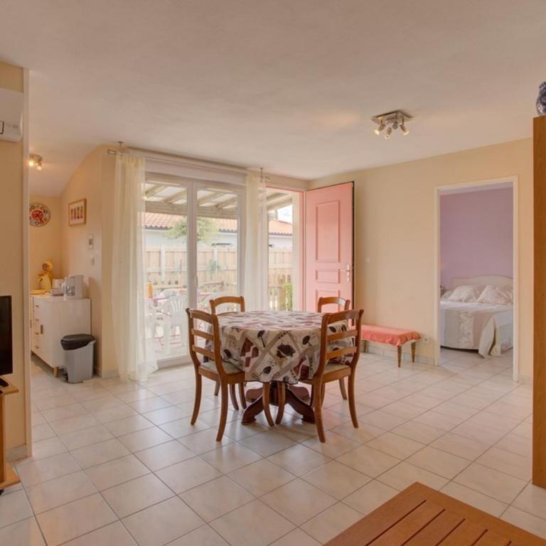 Charmant T2 avec terrasse - 4 pers. - FR-1-877-11 - Apartment - 4
