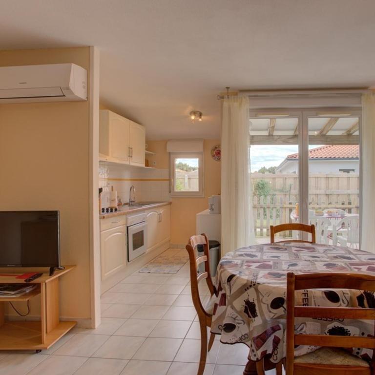 Charmant T2 avec terrasse - 4 pers. - FR-1-877-11 - Apartment - 6