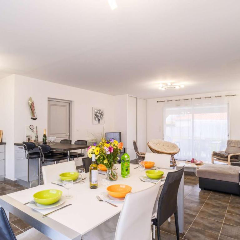 Maison proche centre-ville - 6 pers. - FR-1-877-30 - Maison de Vacances - 8