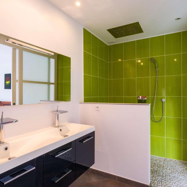 Villa de plain-pied avec piscine - 8 pers. - FR-1-877-17 - Villa - 17