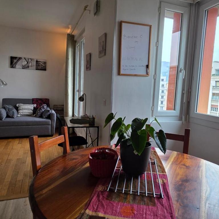 Grenoble Foch, 1bedroom apartment kitchen, unobstructed view, tram, train station, shops - Apartamento de 1 dormitorio - 2
