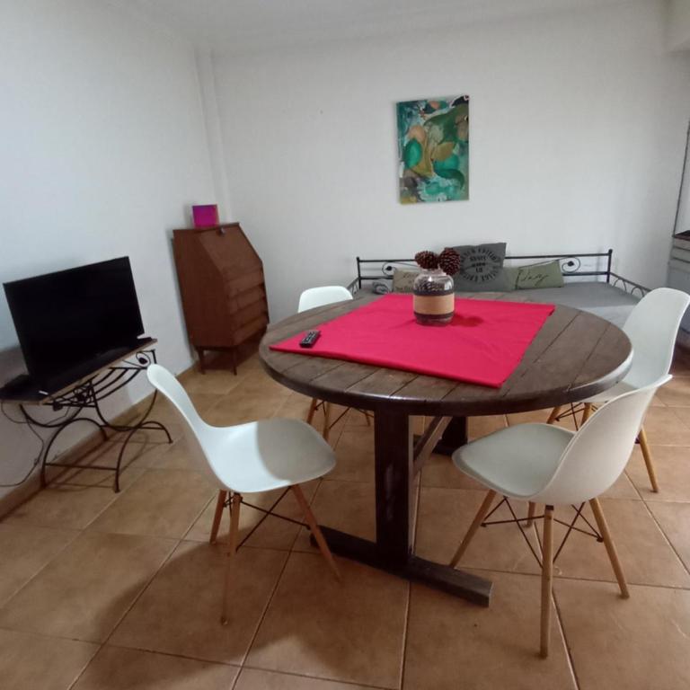 Fiona, ph con jardín - Two-Bedroom Apartment - 1