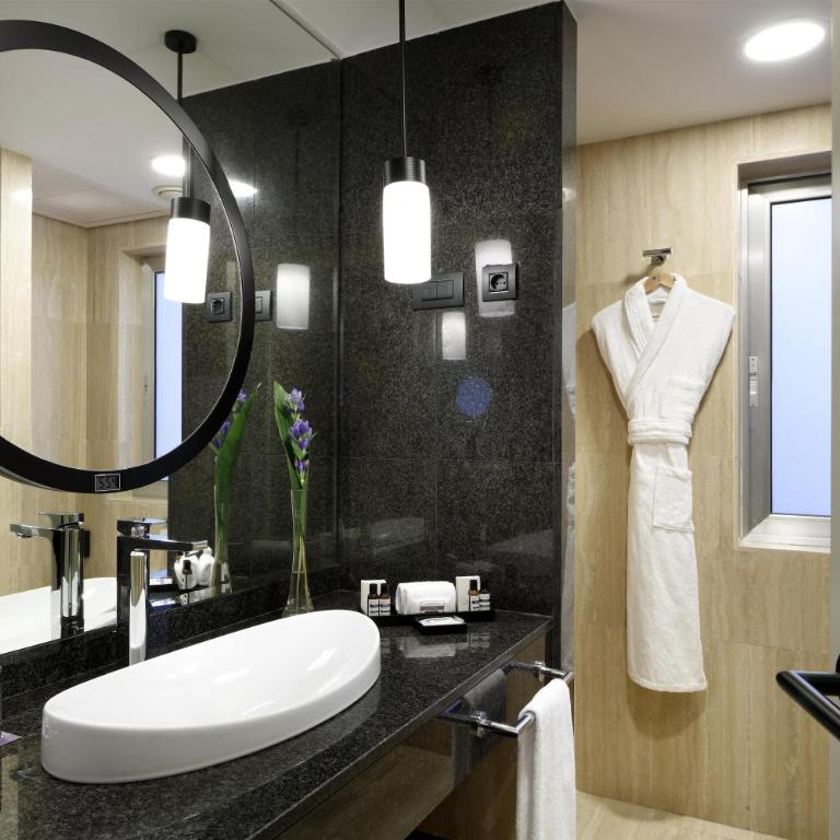Hyatt Regency Hesperia Madrid - Suite Regency con acceso al club - 1 cama extragrande - 3