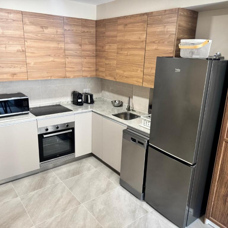 Lovely Flat in townhouse City Center - Two-Bedroom Apartment - 6