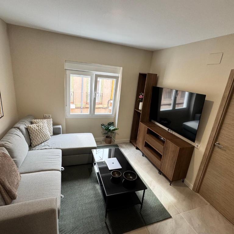 Lovely Flat in townhouse City Center - Two-Bedroom Apartment - 3