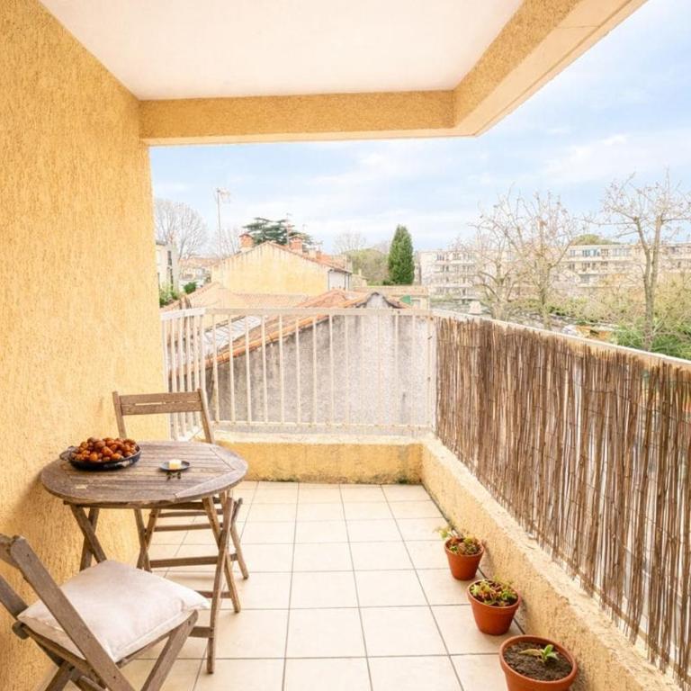 Nice studio apartment with terrace & parking Arceaux - Appartement 1 Chambre - 1
