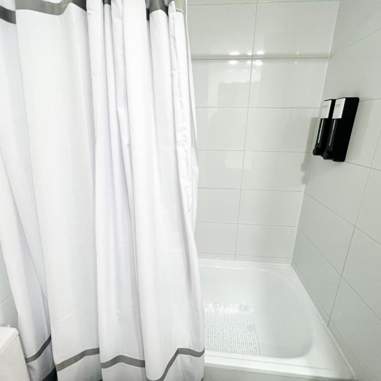 exclusive apartment with AC and parking - Two-Bedroom Apartment - 33