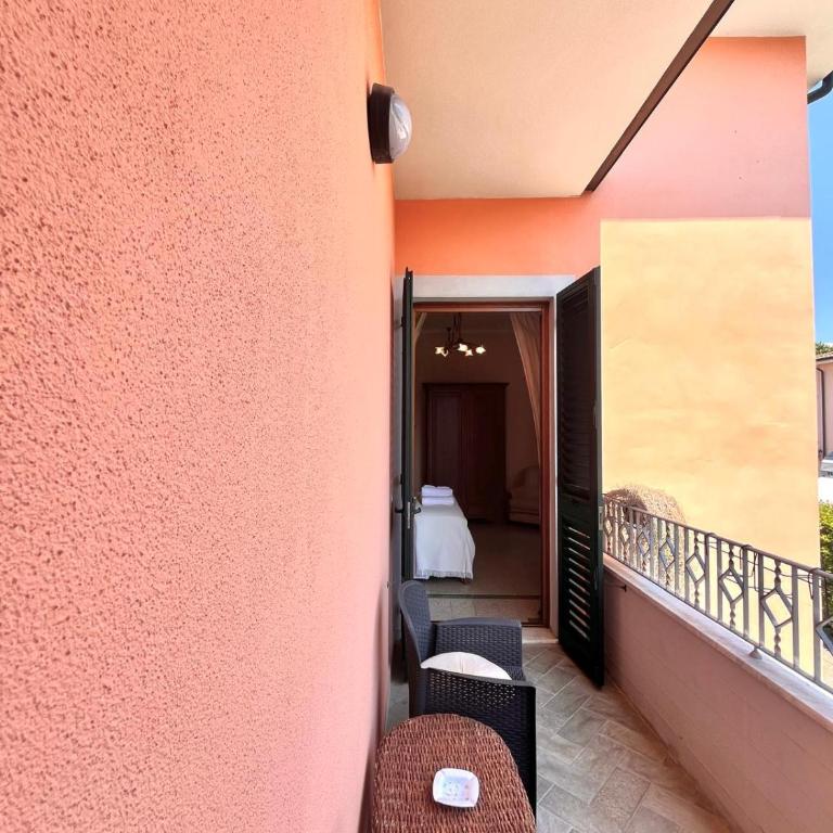 BnB Villa Melany vicino Centro - Camera Matrimoniale con Balcone - 21