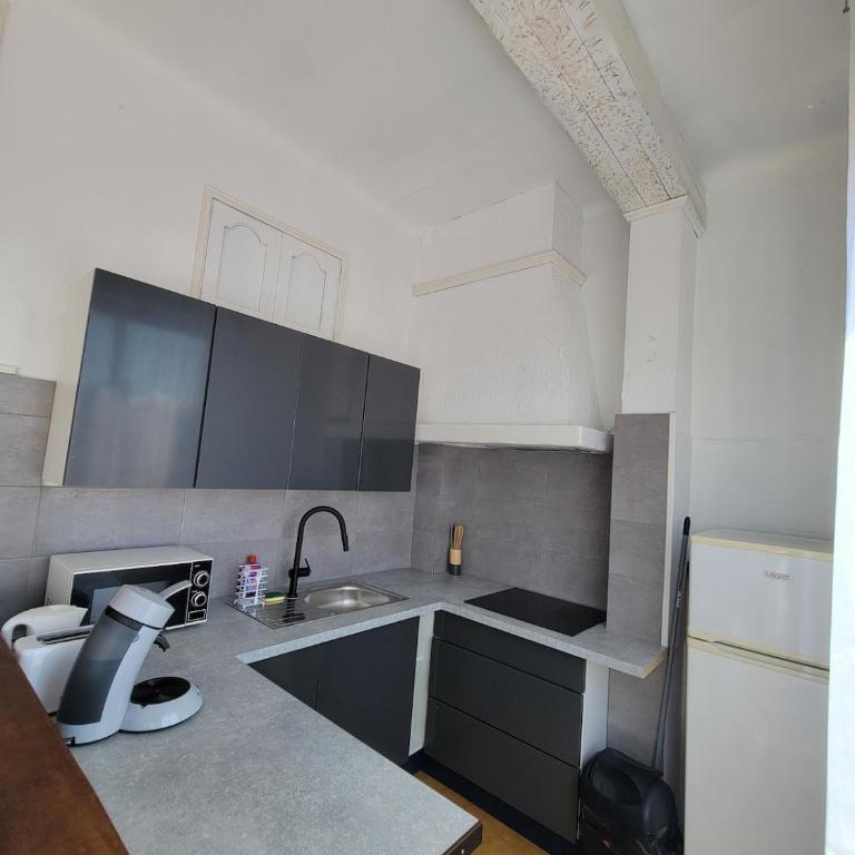 Beautiful 2 bedrooms appartment in Antibes old city - Appartement 2 Chambres - 12