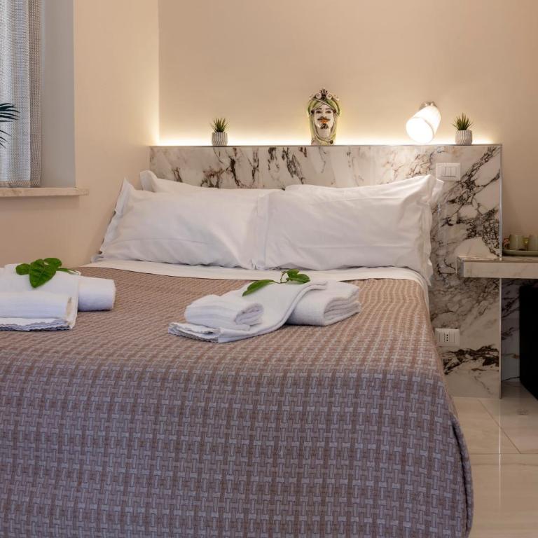 EPONIMI ROOMs - Camera Matrimoniale con Bagno Privato - 5