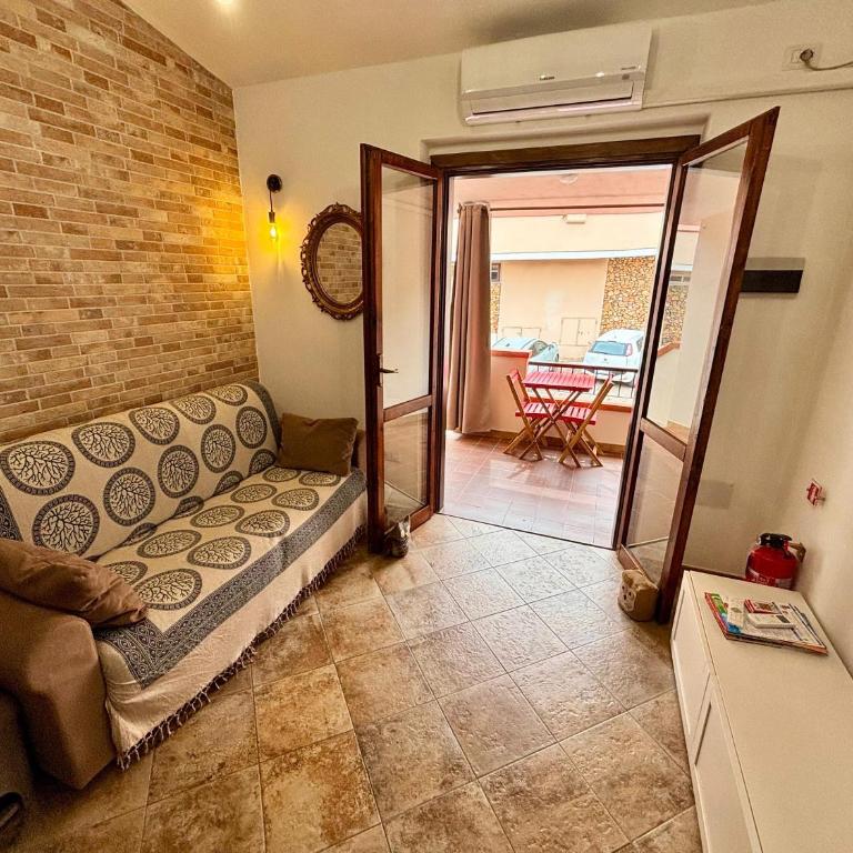 Domu Lara by La Via Del Mare Viaggi e Vacanze - Two-Bedroom Apartment - 40