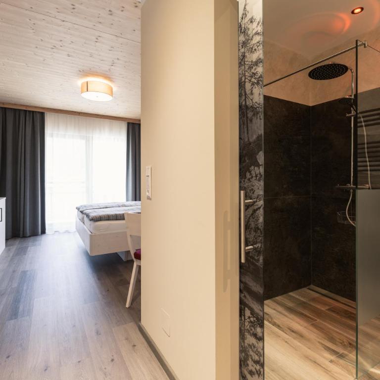 Urbanhof Pension & Appartements - Doppelzimmer mit Balkon - 8