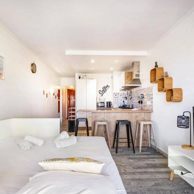 Magnifique studio Gébal climatisé vue sur mer Piscine à Juan-les-pins - One-Bedroom Apartment - 11