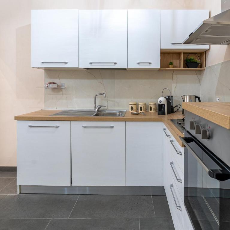 Casa Enza 13 - Appartamento Deluxe con 2 Camere da Letto e Balcone - 9