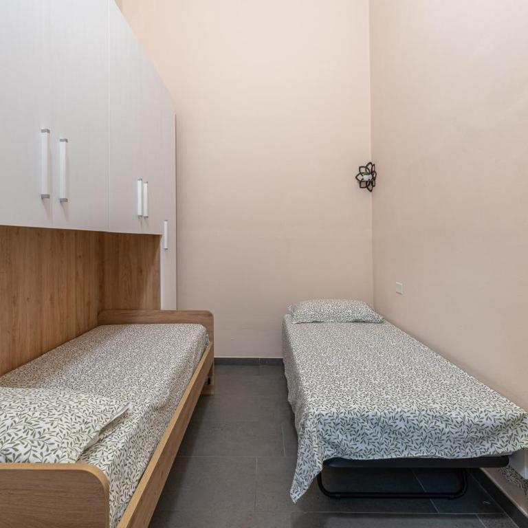 Casa Enza 13 - Appartamento Deluxe con 2 Camere da Letto e Balcone - 17