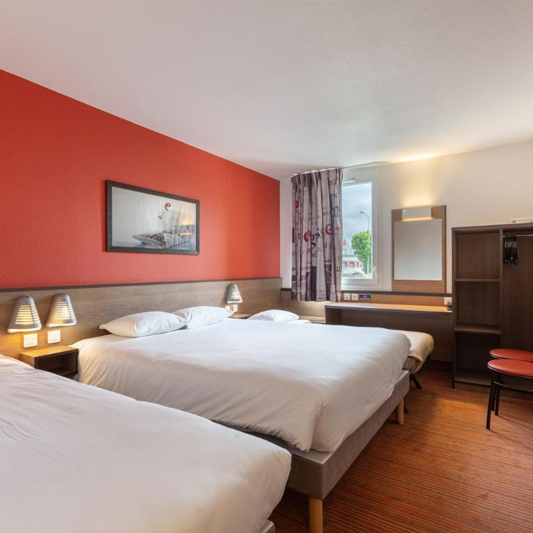 Ace Hotel Poitiers - Chambre Quadruple (1 Lit Double, 1 Lit Simple, 1 Lit Enfant (70/160 cm)) - 3