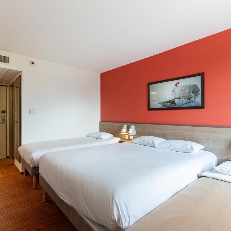 Ace Hotel Poitiers - Chambre Quadruple (1 Lit Double, 1 Lit Simple, 1 Lit Enfant (70/160 cm)) - 4