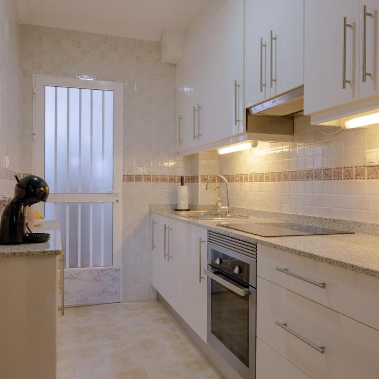 Casa Ane - minimum 11 days stay - Apartamento de 2 dormitorios con balcón - 12