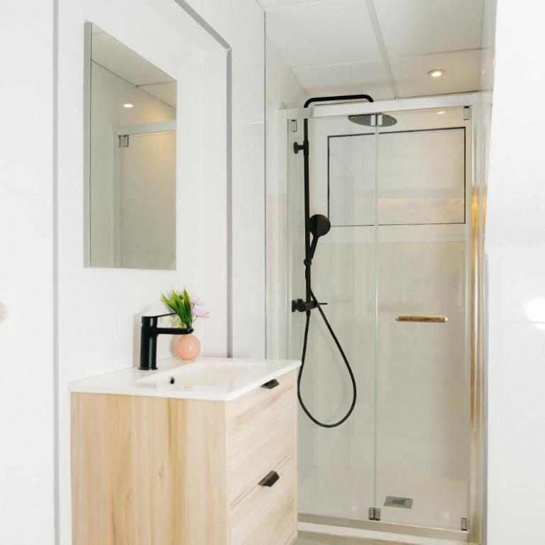 Courbu Harbor's Light - One-Bedroom Apartment - 2