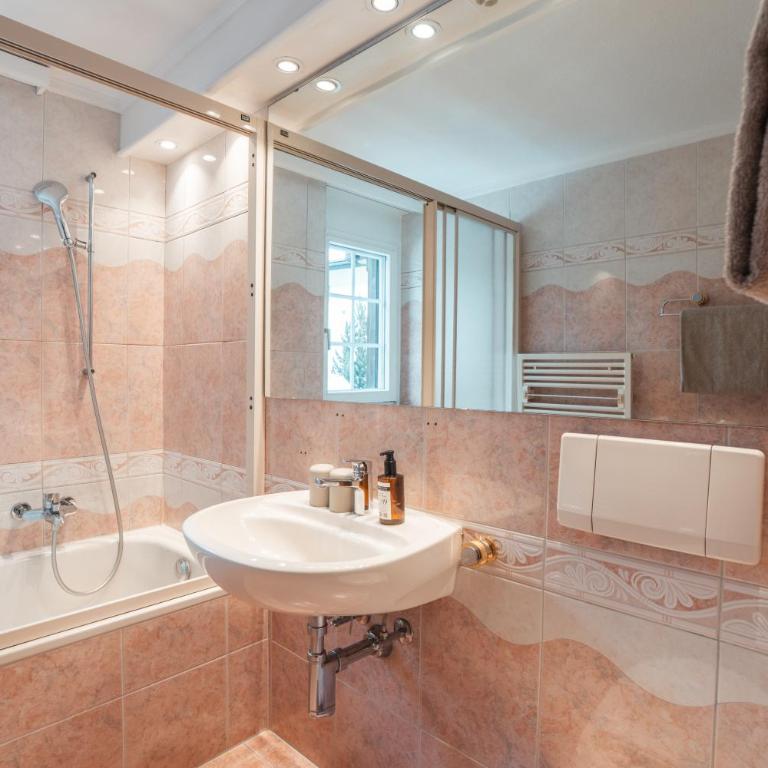 LaPerle Apartments & Spa Access at Alpen Resort - Apartment mit Balkon - 4