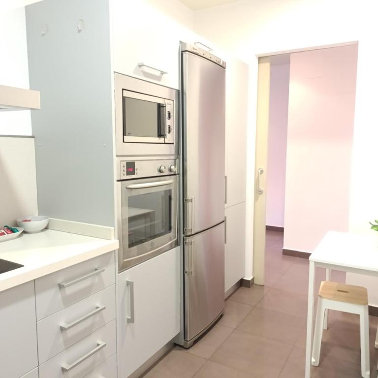 Casa Luxe Suites Barcelona - Three-Bedroom Apartment with Balcony - 2