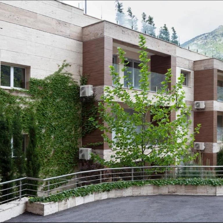 Alice in Wonderland - One-Bedroom Apartment with Garden - 7