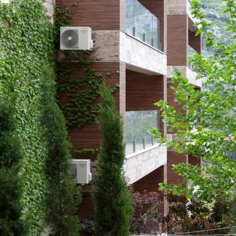 Alice in Wonderland - One-Bedroom Apartment with Garden - 14