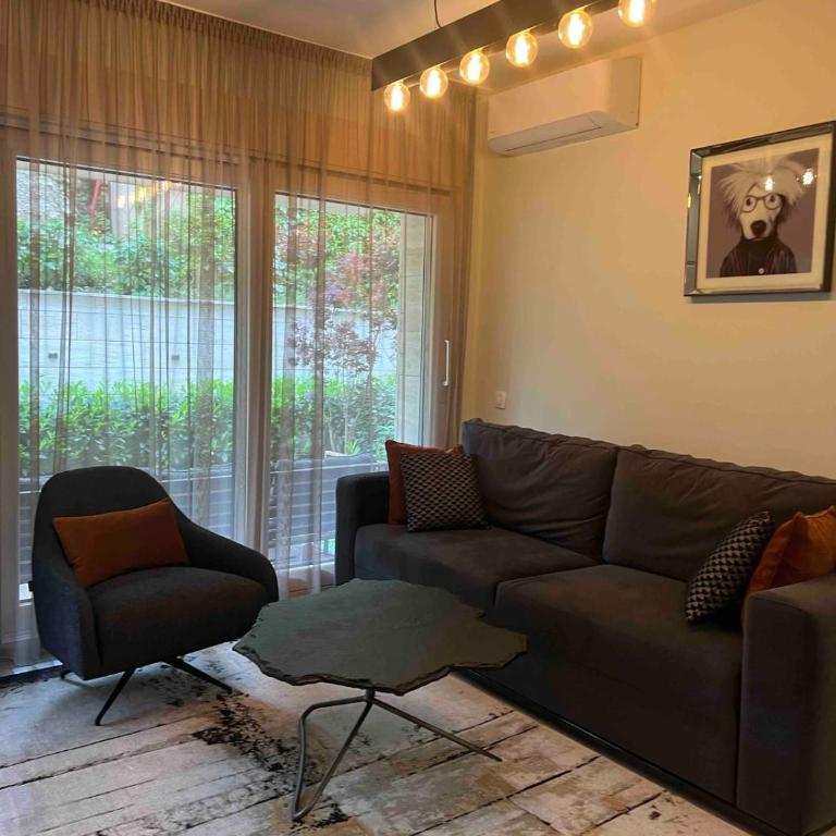Alice in Wonderland - One-Bedroom Apartment with Garden - 26
