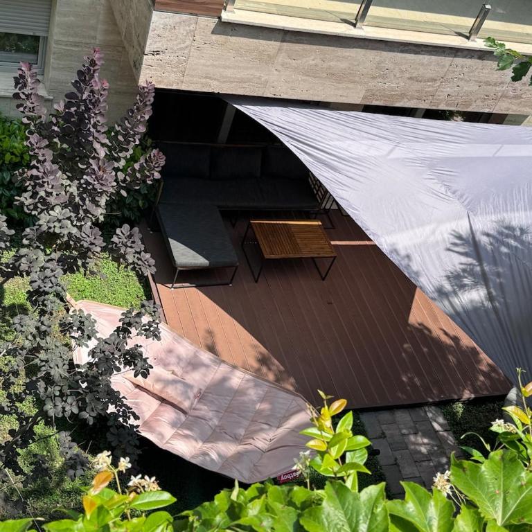 Alice in Wonderland - One-Bedroom Apartment with Garden - 28