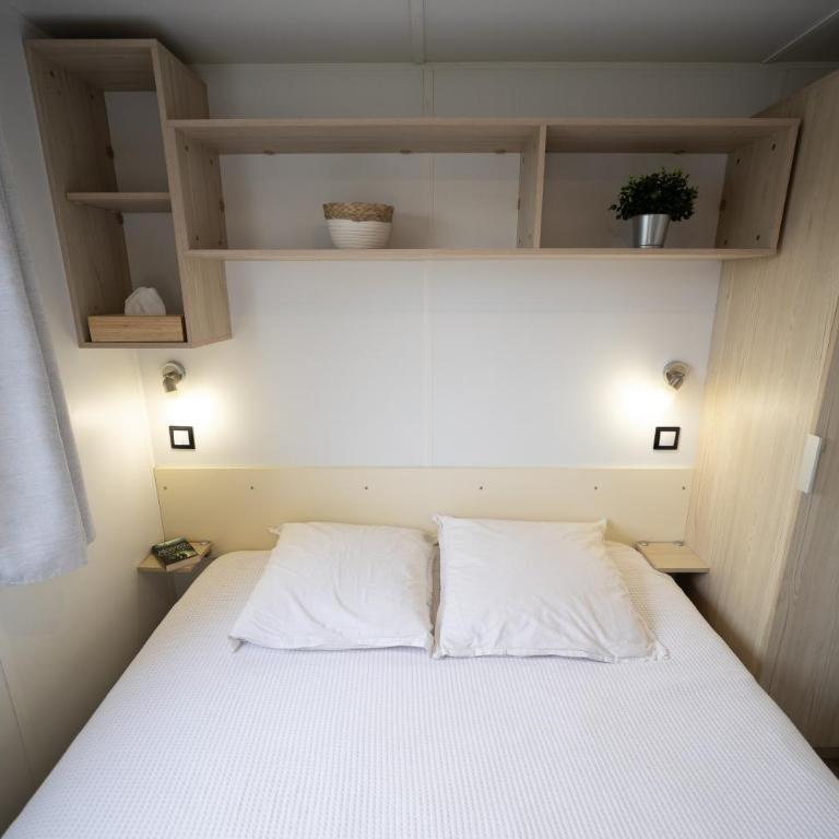 Mobil-home au Camping Castellas - Bungalow Deluxe - Vue sur Jardin - 16