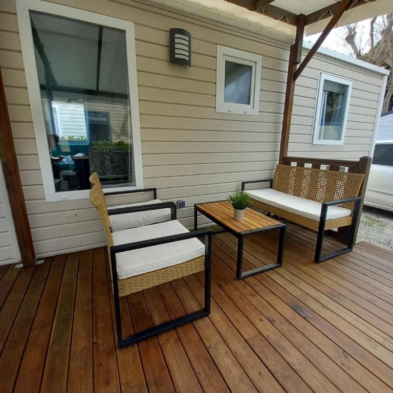 Mobil-home au Camping Castellas - Bungalow Deluxe - Vue sur Jardin - 11