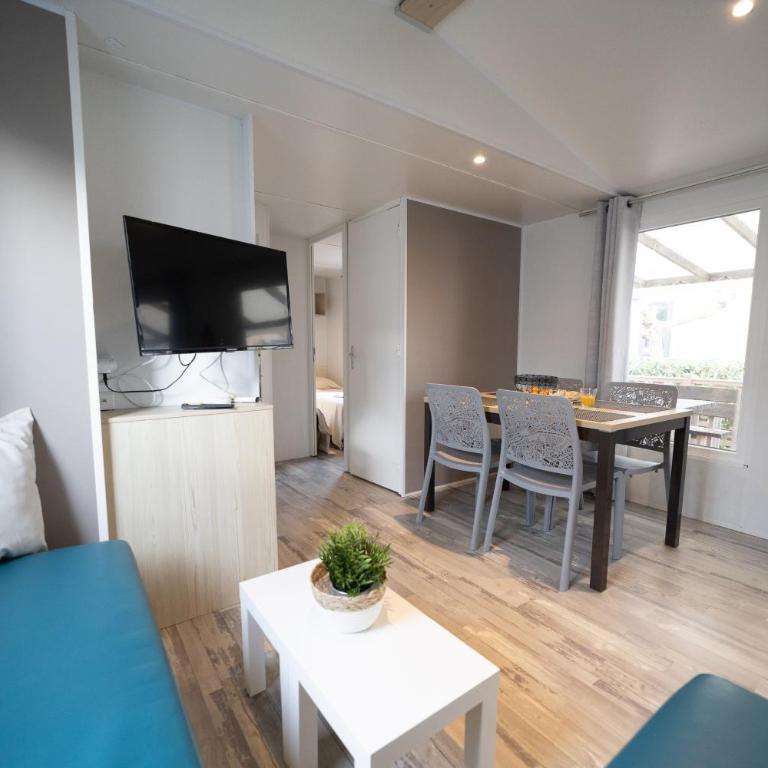 Mobil-home au Camping Castellas - Bungalow Deluxe - Vue sur Jardin - 9