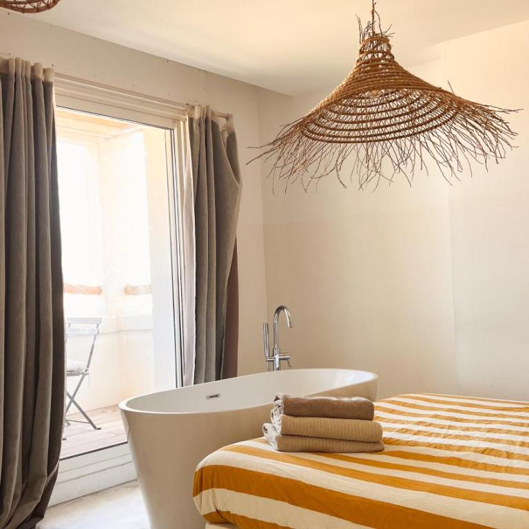 LaFrenchCasa Clandestina - King Suite with Balcony - 5