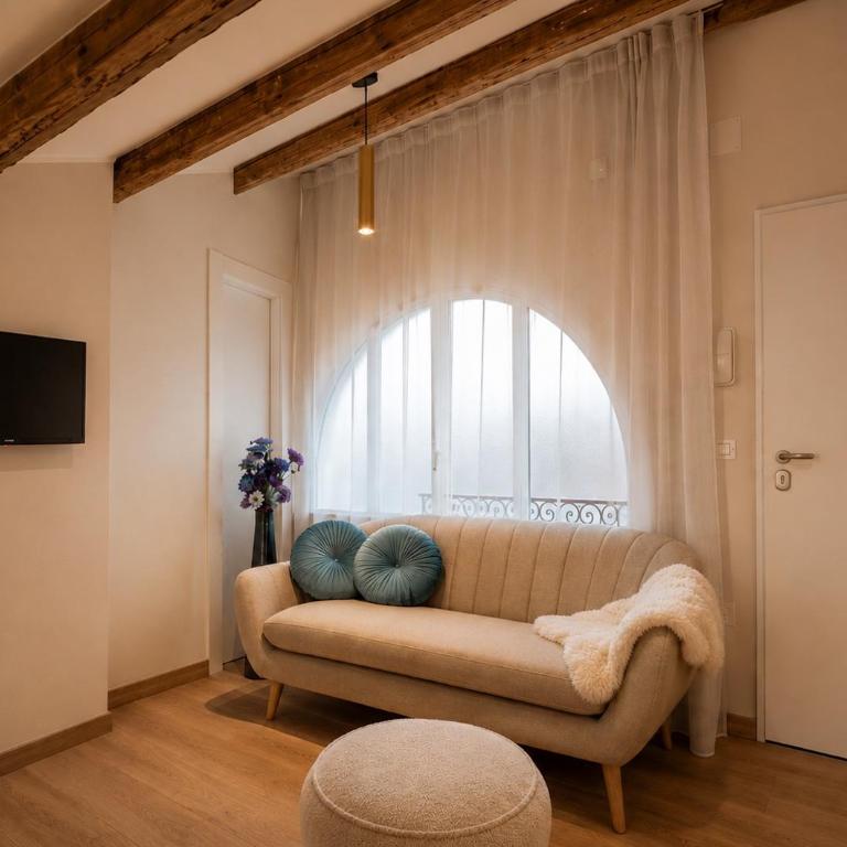 Una Mansarda di Luce nel Centro di Pescara con Parcheggio Privato - Palazzo Carolina - One-Bedroom Apartment - 1