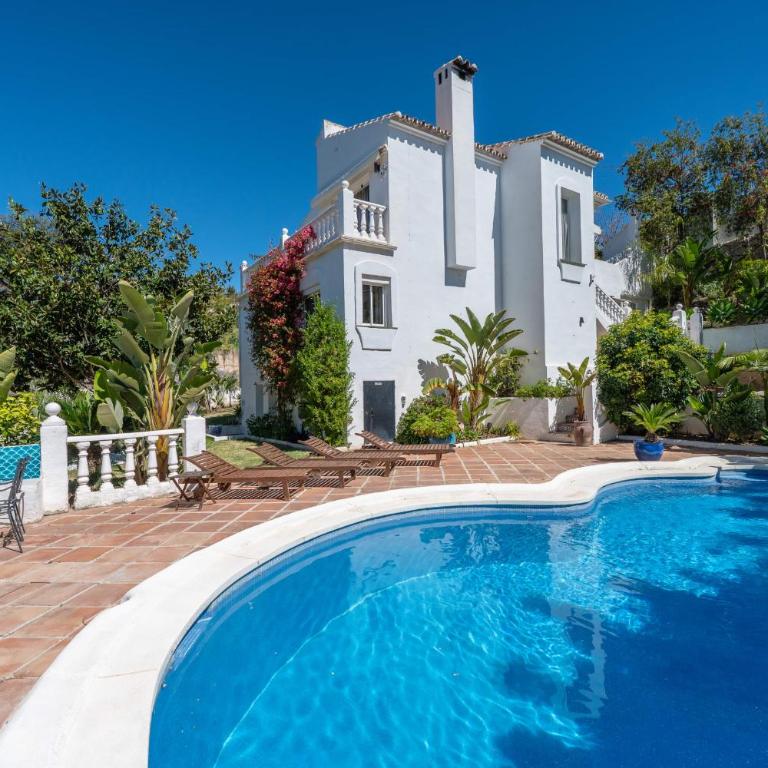 All About Villa Robles - Villa - 1