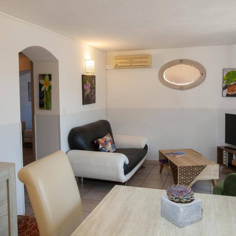 Appartement Sea view Paradise -plage à 50 m - Two-Bedroom Apartment with Sea View - 10