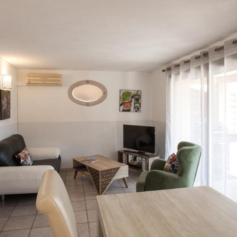 Appartement Sea view Paradise -plage à 50 m - Two-Bedroom Apartment with Sea View - 11