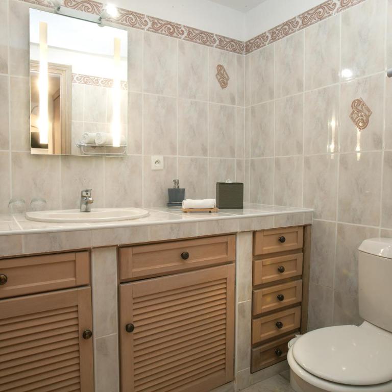 Appartement Sea view Paradise -plage à 50 m - Two-Bedroom Apartment with Sea View - 20