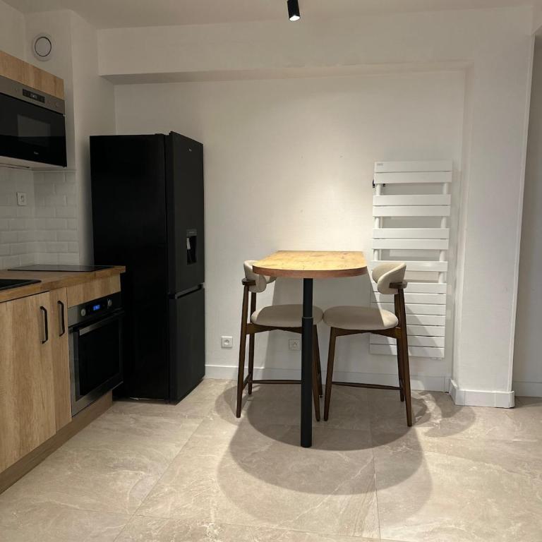 Hyper centre ville de Reims avec parking - Apartamento de 1 dormitorio - 2