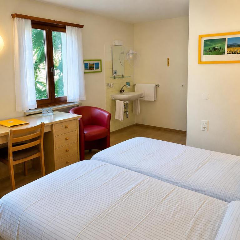 Parkhotel Emmaus - Casa Rustico - Camera Matrimoniale con Bagno in Comune - 2
