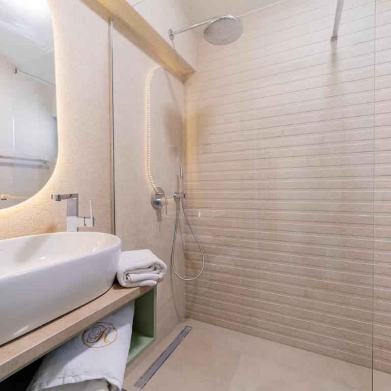 Klaris Guest house - Two-Bedroom Apartment with Balcony - 11