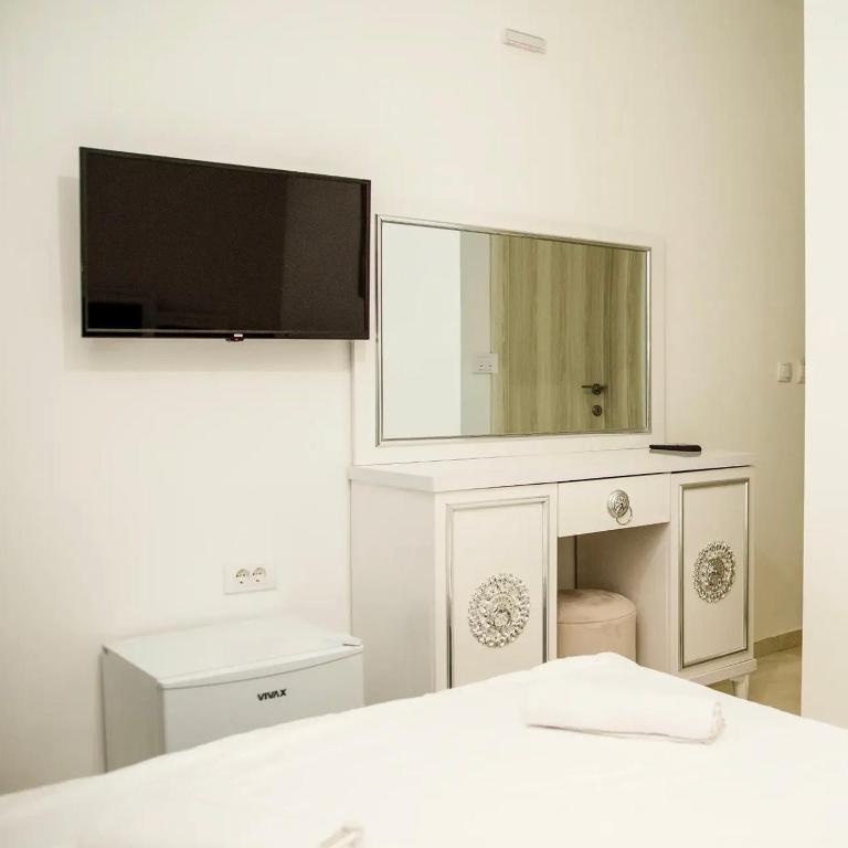 MH Rooms - One-Bedroom Apartment - 5