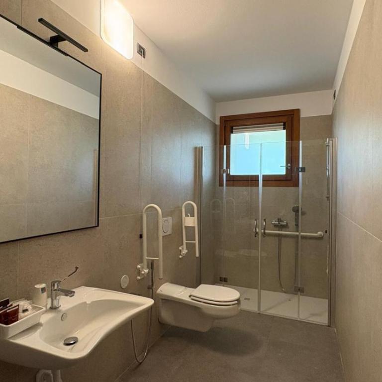 Kairos Garda Hotel - Be Happy Hotels - Camera Quintupla Accessibile per Disabili Dependance C - 6